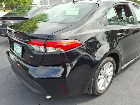 Used 2026 Toyota Corolla LE w/ LE Premium Package FWD image 5