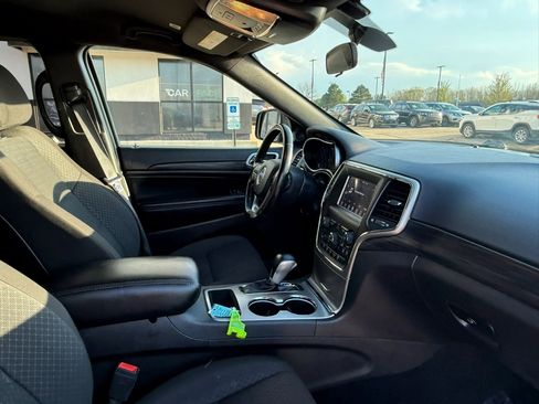 Used 2021 Jeep Grand Cherokee Laredo w/ Security & Convenience Group AWD/4WD image 26