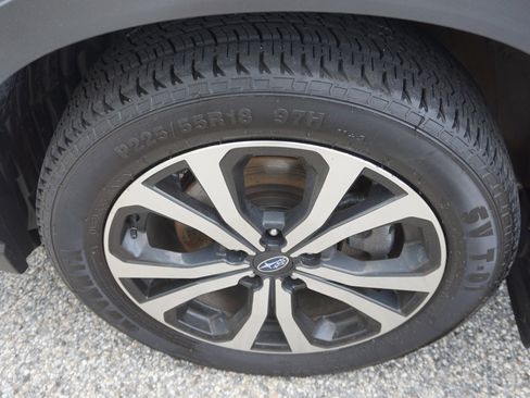 Used 2023 Subaru Forester Limited AWD/4WD image 9