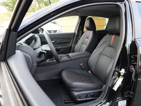 New 2026 Nissan Sentra SR w/ SR Premium Package FWD image 8