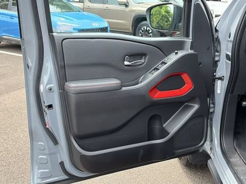 Certified 2023 Nissan Frontier PRO-4X w/ Tow Package AWD/4WD image 11