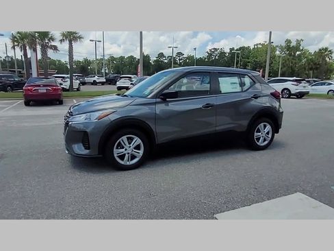 New 2025 Nissan Kicks Play S image 23