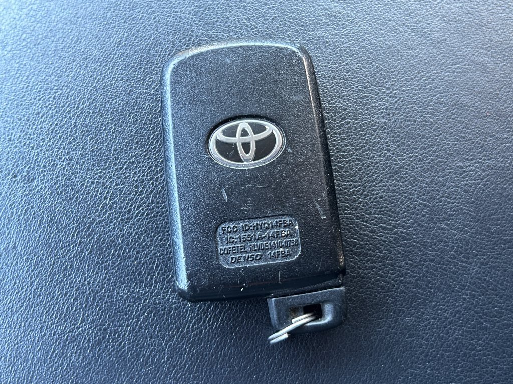 Used 2018 Toyota RAV4 Limited FWD image 36