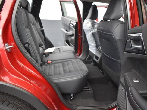 New 2025 Mitsubishi Outlander SE image 29