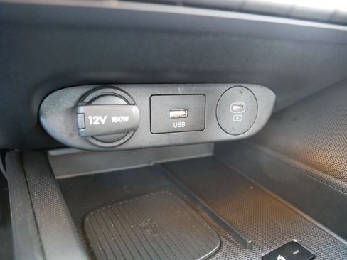 Certified 2025 Hyundai Elantra SEL image 33