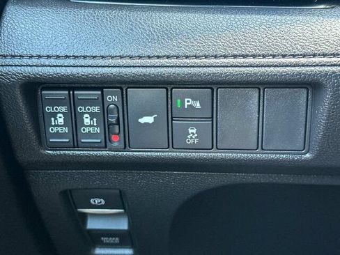 Used 2025 Honda Odyssey Elite image 32