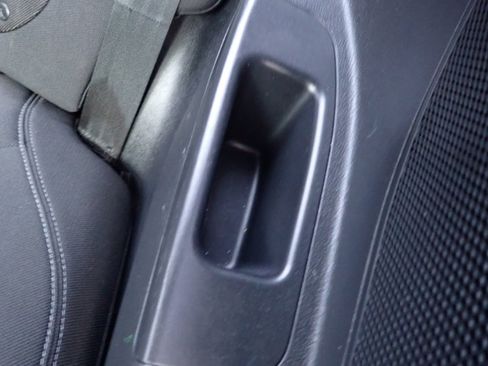 Used 2016 Hyundai Veloster image 28