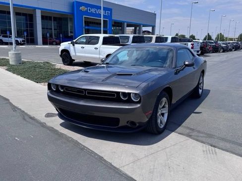 Used 2016 Dodge Challenger SXT RWD image 2