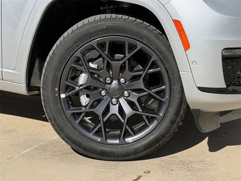 New 2025 Jeep Grand Cherokee L Summit w/ Obsidian Package image 8