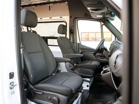 Used 2021 Mercedes-Benz Sprinter 3500 image 36