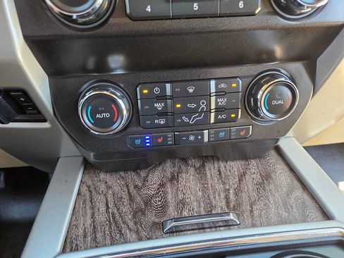 Used 2019 Ford F350 Lariat w/ Lariat Value Package AWD/4WD image 13