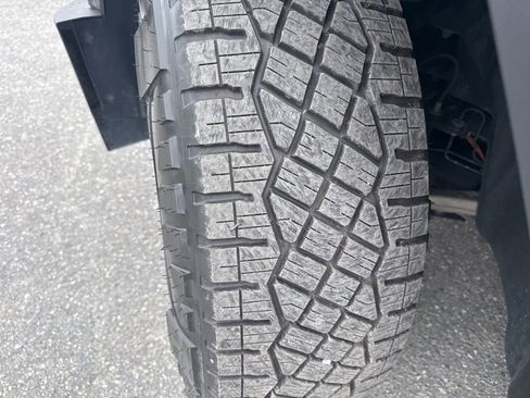 Used 2024 Tesla Cybertruck AWD Crew Cab image 33