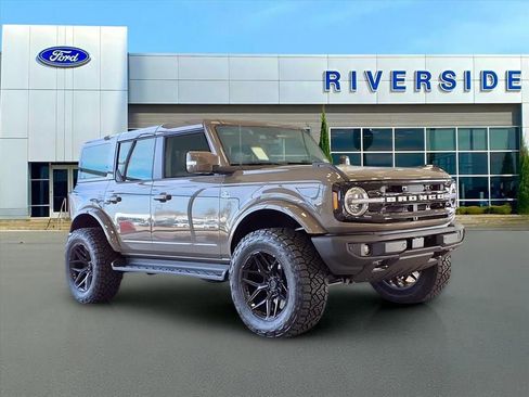 New 2025 Ford Bronco Outer Banks image 1