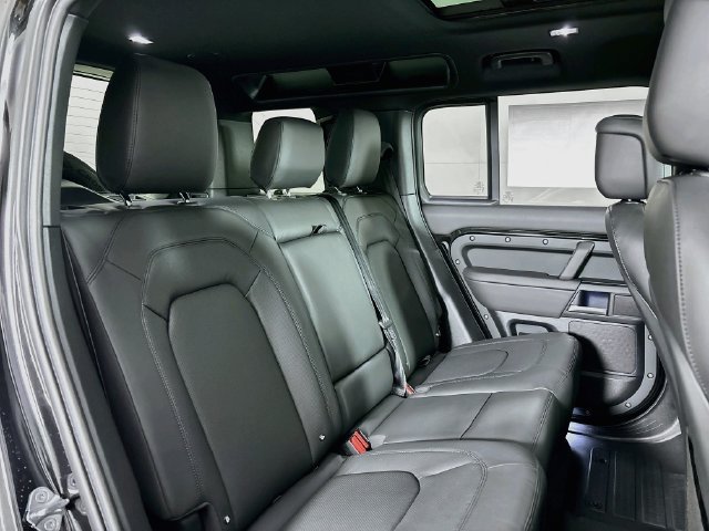New 2026 Land Rover Defender 110 X-Dynamic SE AWD/4WD image 25