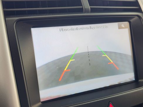 Used 2013 Ford Edge Sport w/ Driver Entry Pkg image 21