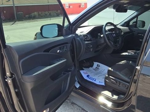 Used 2024 Honda Ridgeline Black Edition image 9