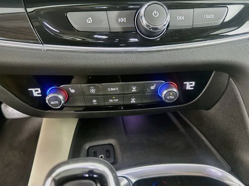 Used 2019 Buick Enclave Essence FWD image 23