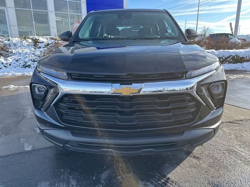 Used 2024 Chevrolet TrailBlazer LS image 2