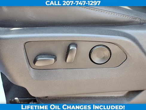 Used 2025 GMC Sierra 1500 SLT AWD/4WD image 12