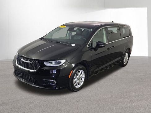Used 2024 Chrysler Pacifica Touring-L FWD image 43