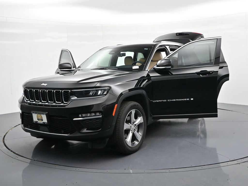 Used 2025 Jeep Grand Cherokee Limited w/ Luxury Tech Group II AWD/4WD image 28