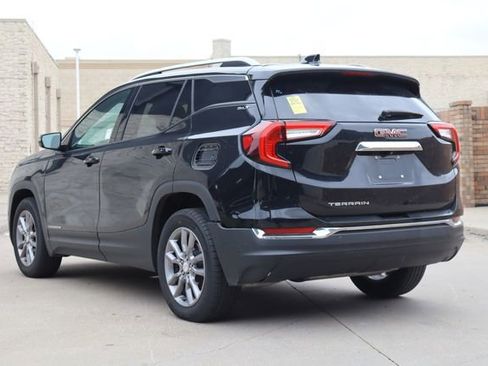 Used 2024 GMC Terrain SLT FWD image 3