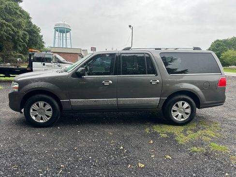 Used 2013 Lincoln Navigator L 2WD image 2