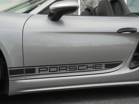 Used 2025 Porsche 718 Boxster RWD image 8