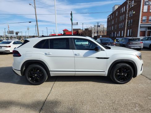 New 2026 Volkswagen Atlas Cross Sport SEL R-Line image 6