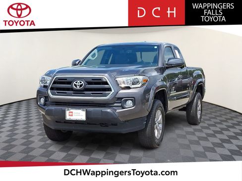 Used 2017 Toyota Tacoma SR5 w/ Tow Package AWD/4WD image 1
