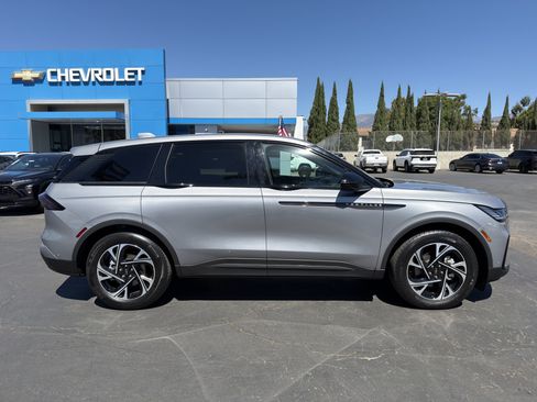 Used 2024 Lincoln Nautilus Premier w/ Equipment Group 102A AWD/4WD image 9
