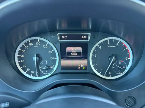 Used 2017 INFINITI QX30 Premium w/ Navigation Package image 12