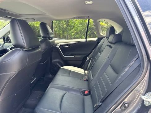 Used 2020 Toyota RAV4 Limited FWD image 7