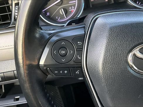 Used 2019 Toyota Camry SE FWD image 23