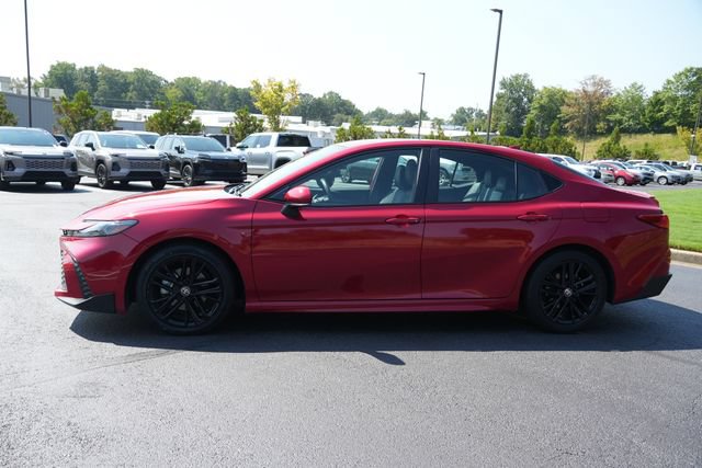 Used 2025 Toyota Camry SE FWD image 4