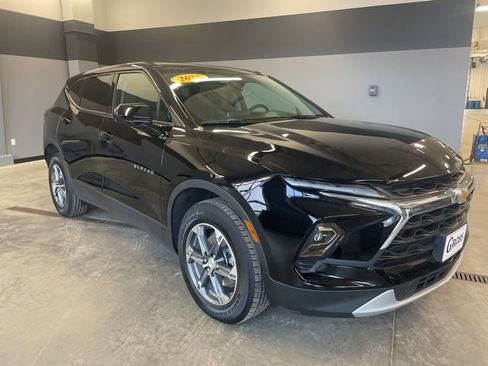 Used 2025 Chevrolet Blazer LT image 2