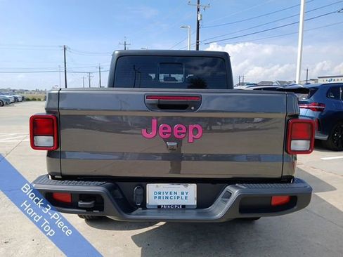 Used 2024 Jeep Gladiator Sport image 8