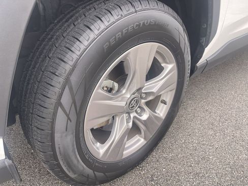 Used 2025 Toyota RAV4 XLE FWD image 10