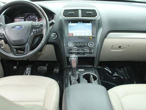 Used 2018 Ford Explorer XLT w/ Equipment Group 202A image 13