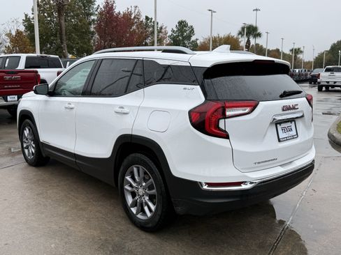 Used 2024 GMC Terrain SLT image 7