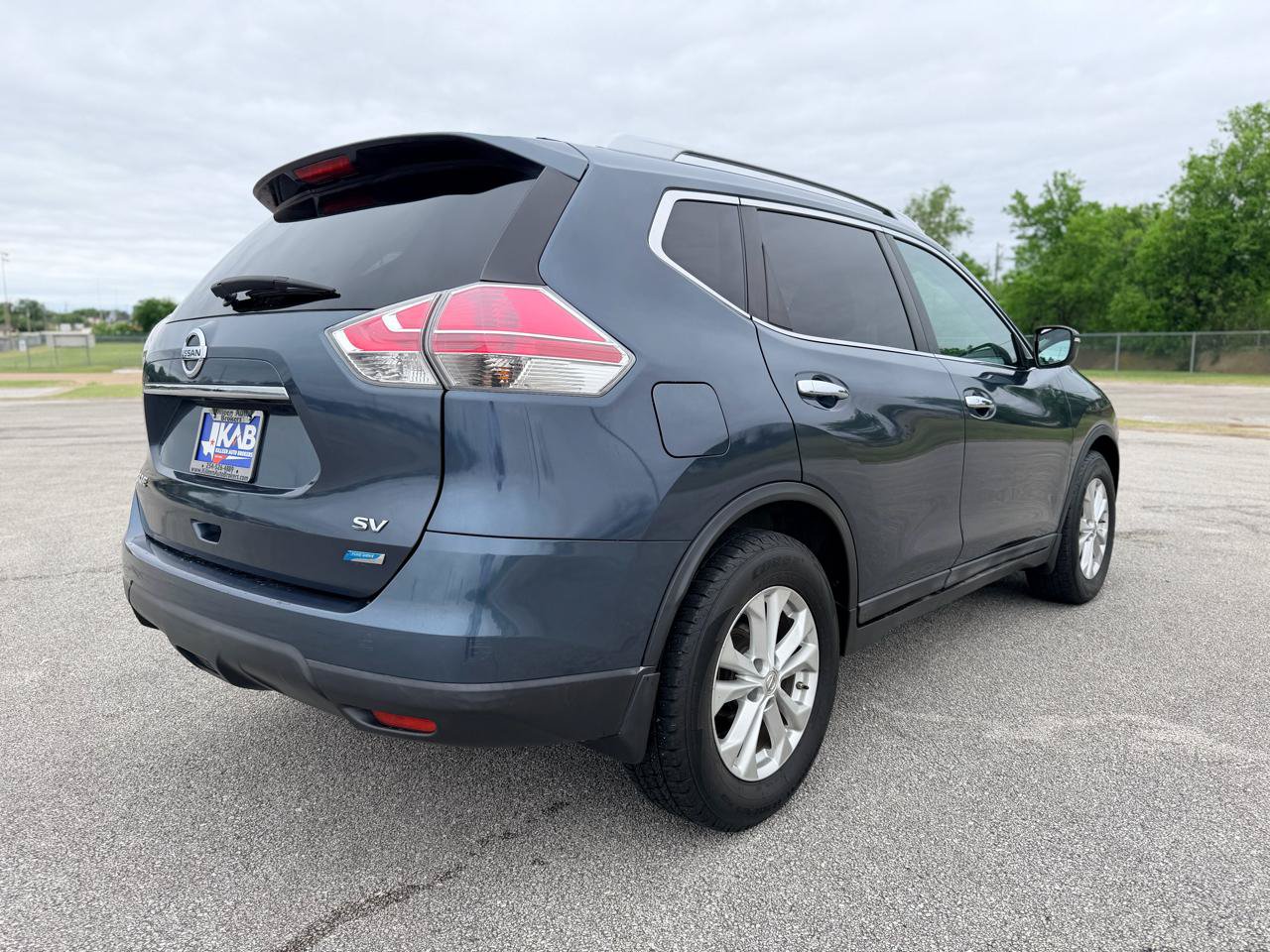 Used 2014 Nissan Rogue SV FWD image 3