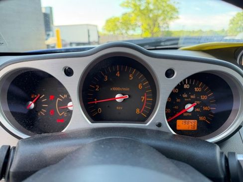 Used 2005 Nissan 350Z Touring RWD image 19