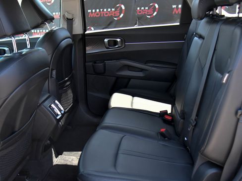 Used 2024 Kia Sorento S image 39