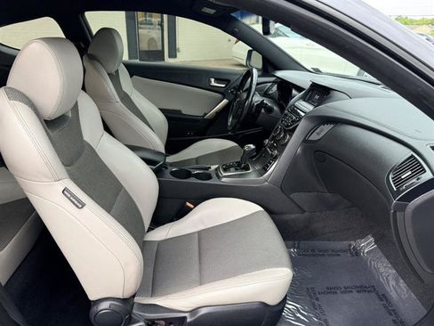 Used 2016 Hyundai Genesis 3.8 RWD image 11