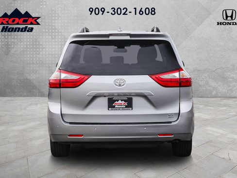 Used 2019 Toyota Sienna XLE image 5