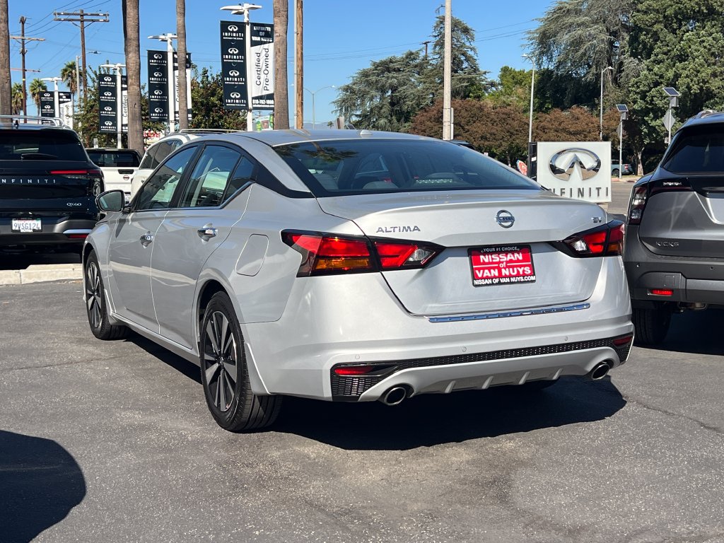 Used 2021 Nissan Altima 2.5 SV w/ SV Premium Package FWD image 4