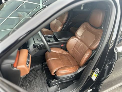 Used 2021 Lincoln Aviator Reserve w/ Equipment Group 202A image 12