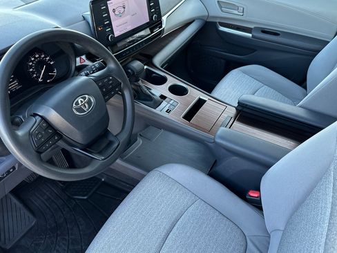 Certified 2023 Toyota Sienna LE w/ LE Plus Package image 9