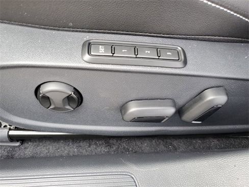 New 2025 Volkswagen Jetta SEL image 18