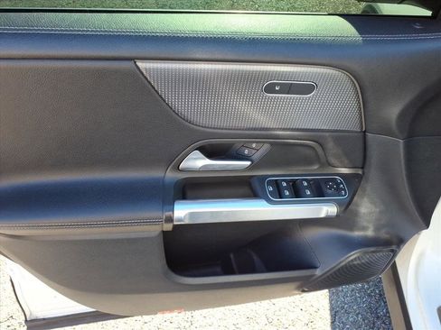 Used 2022 Mercedes-Benz GLB 250 GLB 250 image 22